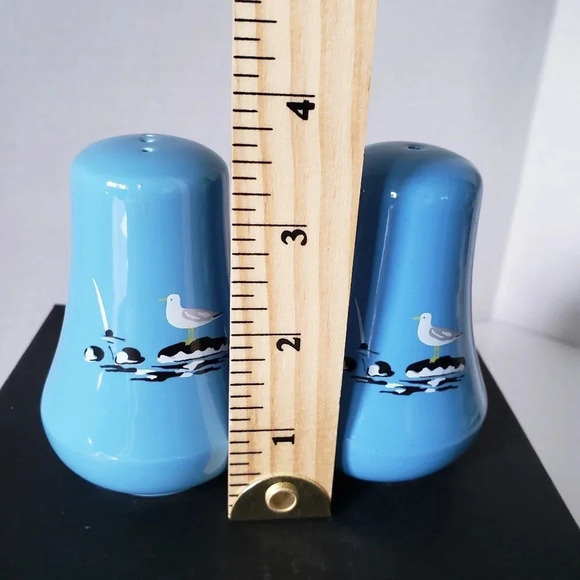 Vintage Kingswear Pottery Blue Seashore/Birds Salt/Pepper Shakers. - Picture 6 of 6